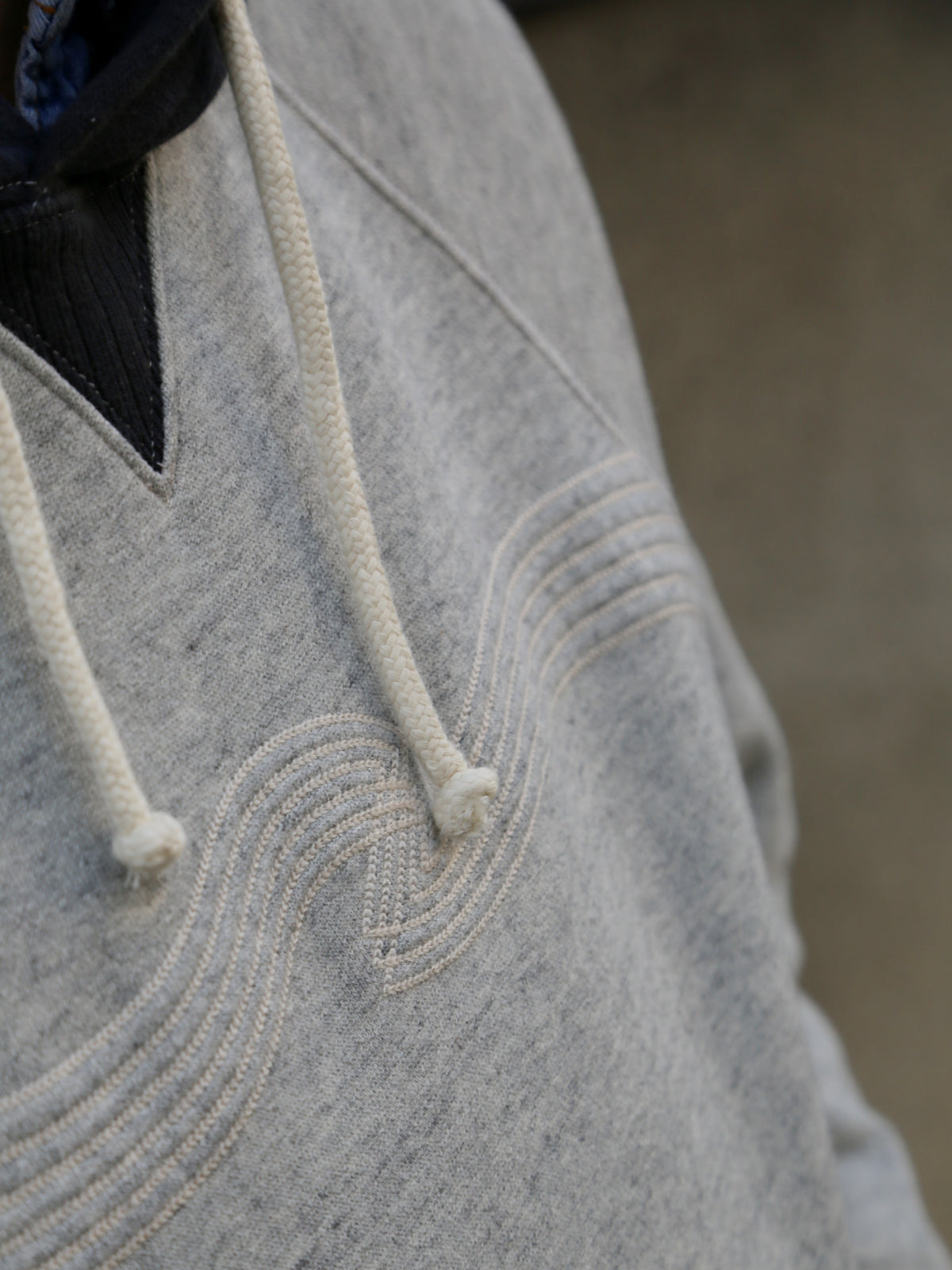 Nudie Jeans Gunde Hoodie Embo Wave – Grey Melange (150618)