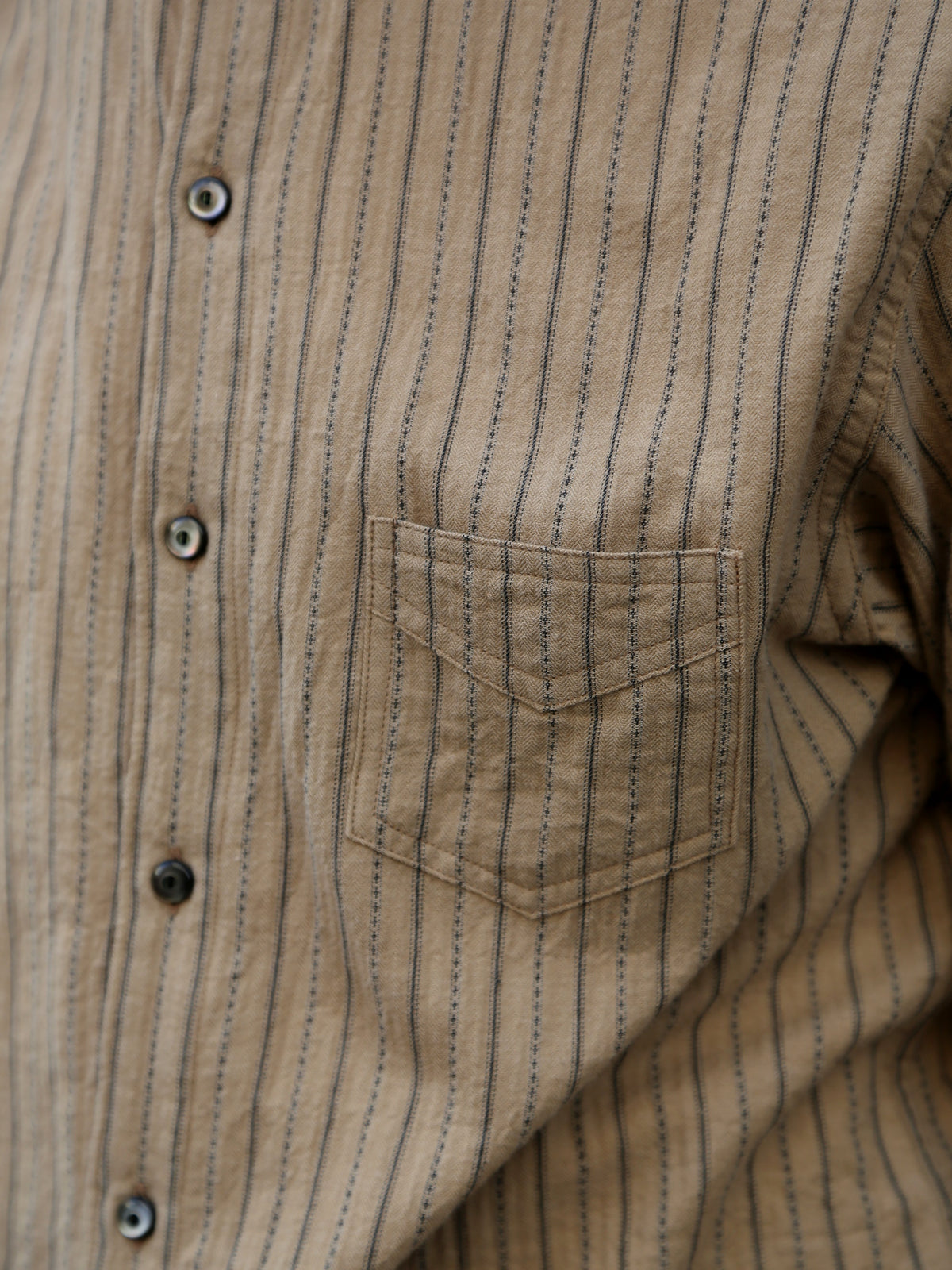 Black Sign Antique Cloth Band Collar Immigrant Shirt – Wheat Beige (BSFL-25107)