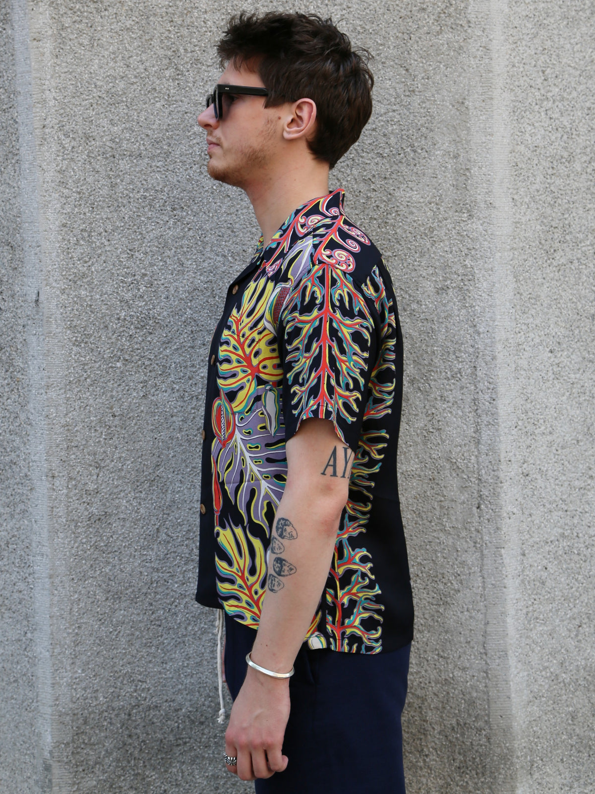 Sugar Cane Sun Surf “Monstera Border” SS Rayon Hawaiian Shirt – Black (SS39622-119)