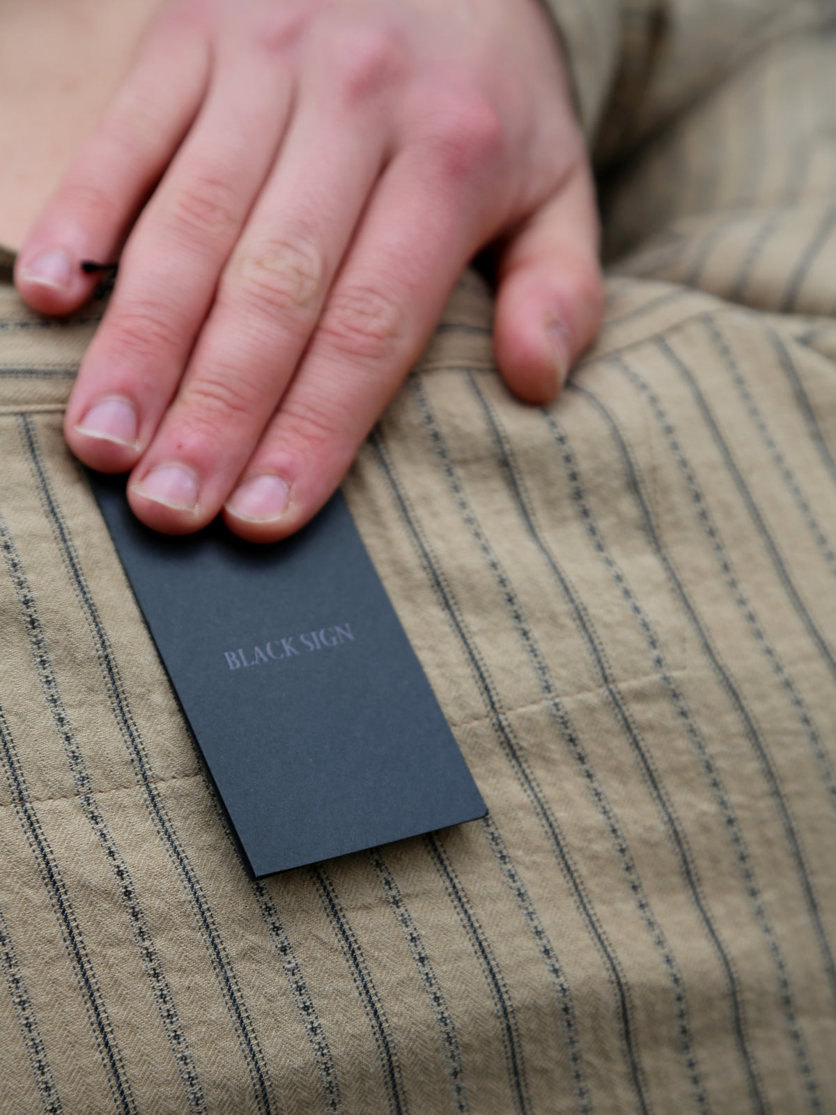 Black Sign Antique Cloth Band Collar Immigrant Shirt – Wheat Beige (BSFL-25107)