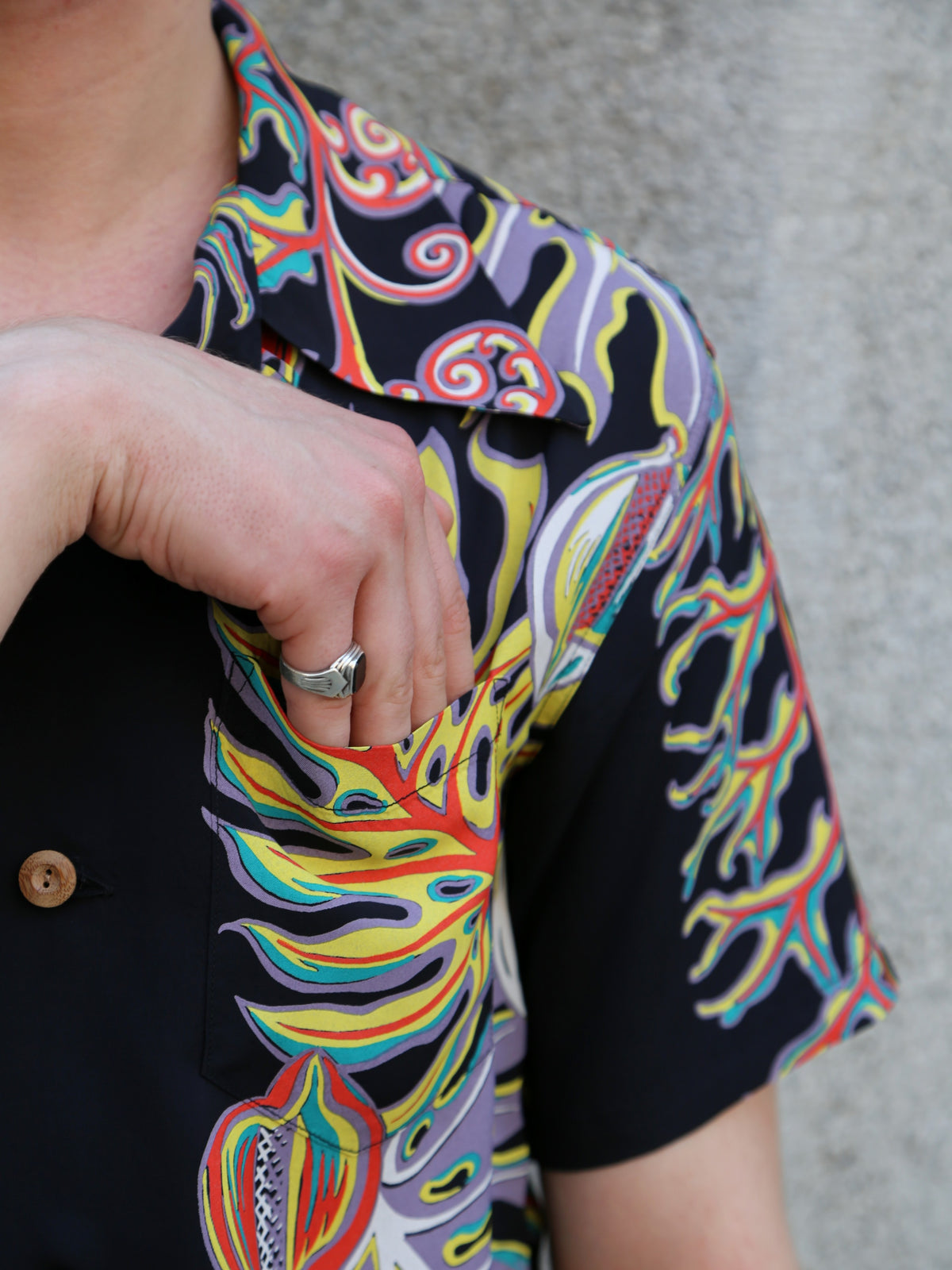 Sugar Cane Sun Surf “Monstera Border” SS Rayon Hawaiian Shirt – Black (SS39622-119)