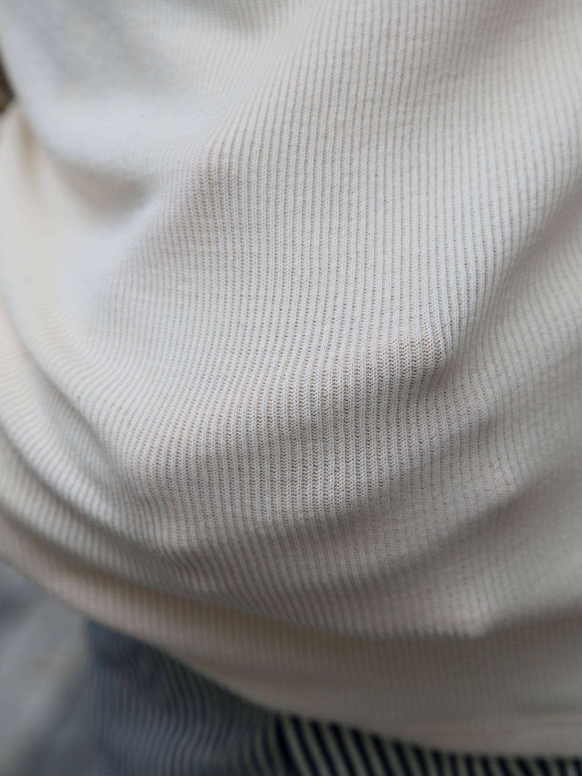 Hermansson Folktrikå Ribbed Henley – Ecru (001)