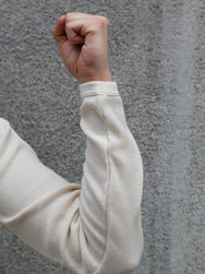 Hermansson Folktrikå Ribbed Henley – Ecru (001)