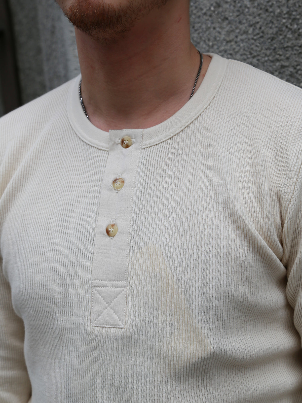 Hermansson Folktrikå Ribbed Henley – Ecru (001)