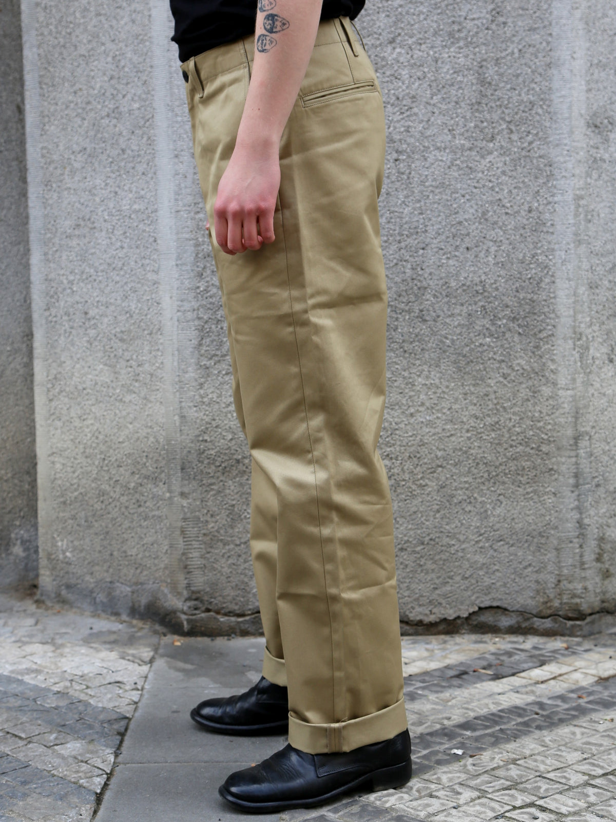 Blue Blanket Chino Pants – Khaki (P17 IT25K)