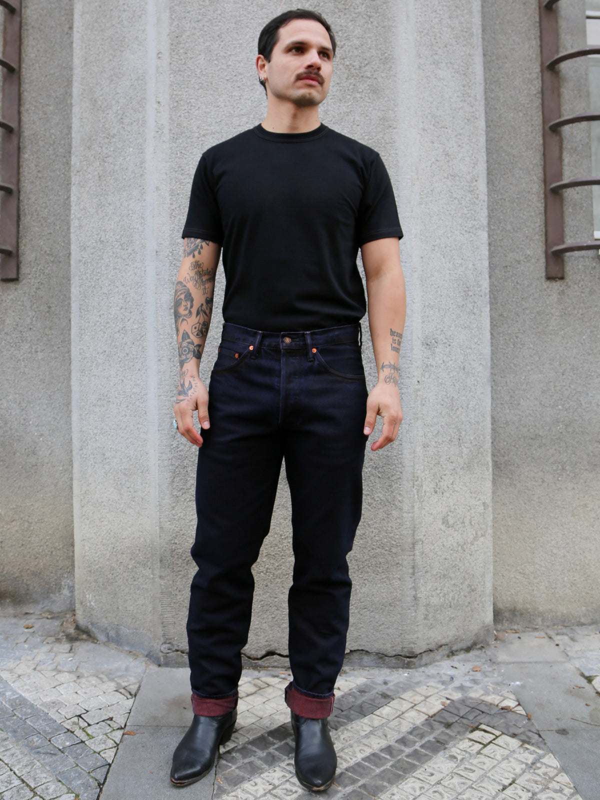 Studio d'Artisan “Bengara” Relaxed Tapered Jeans – Red (D1908)