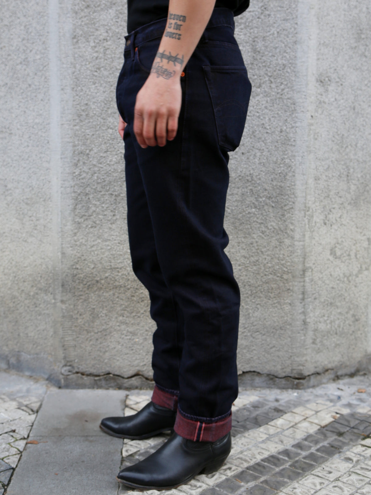 Studio d'Artisan “Bengara” Relaxed Tapered Jeans – Red (D1908)