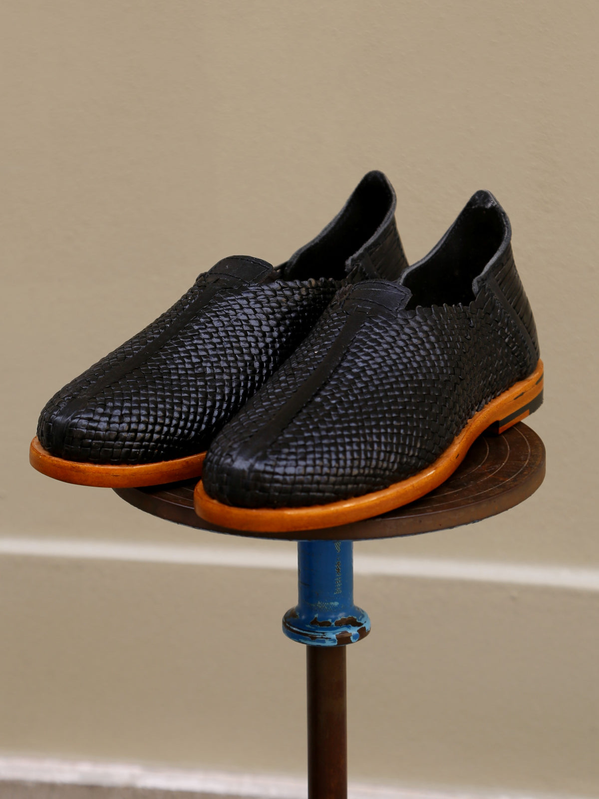 Unmarked Huarache Balm – Black Veg Tan