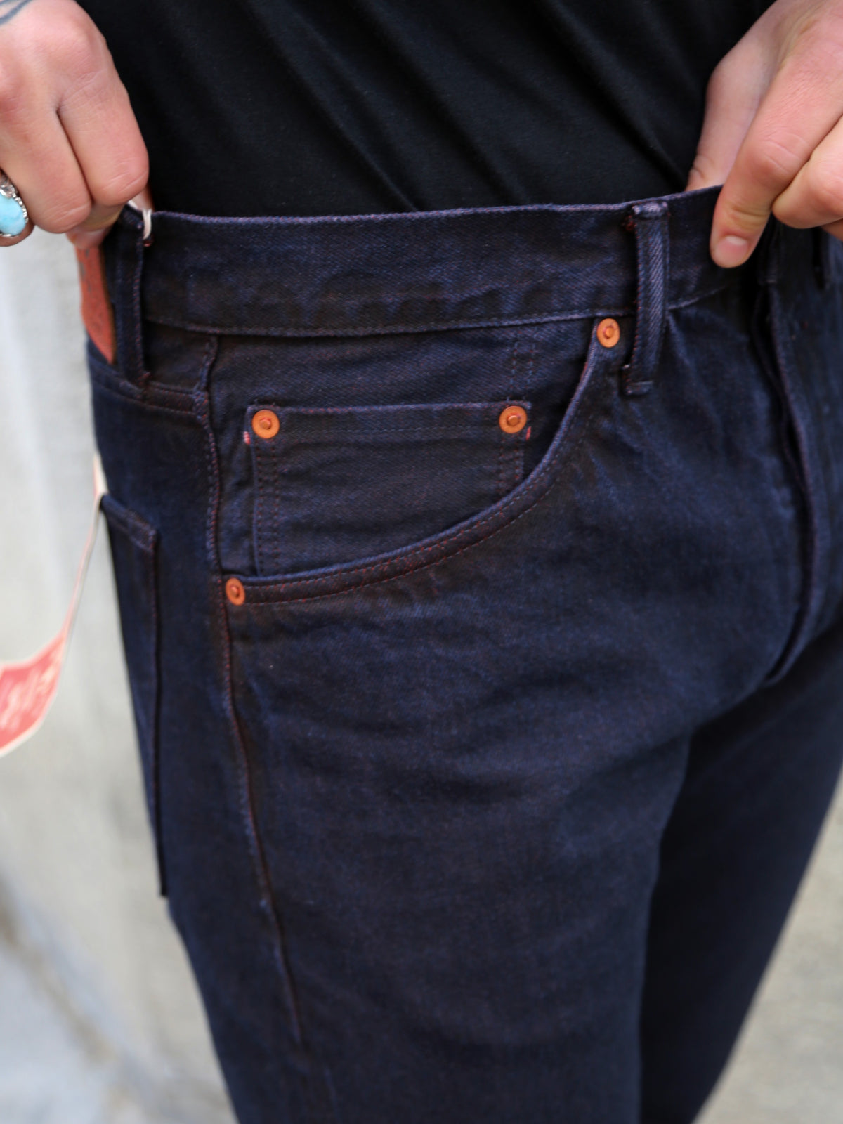 Studio d'Artisan “Bengara” Relaxed Tapered Jeans – Red (D1908)