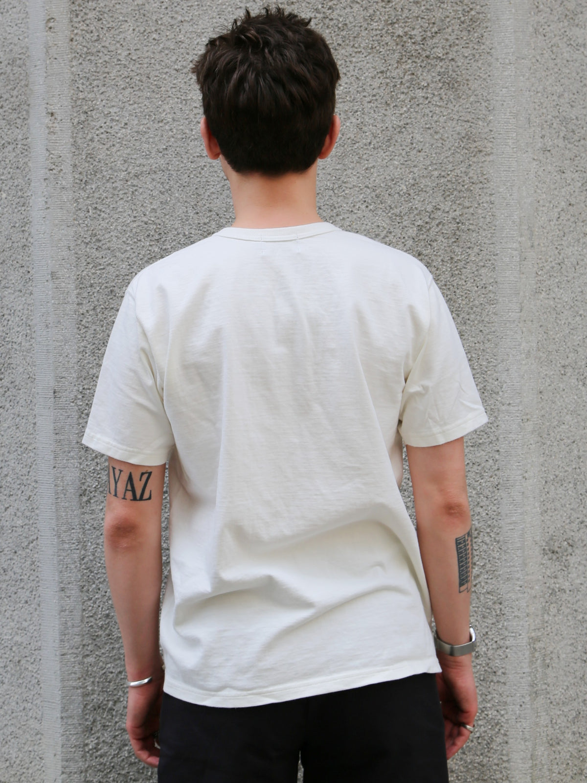 Studio d'Artisan Suvin Gold Henley – White (8174)
