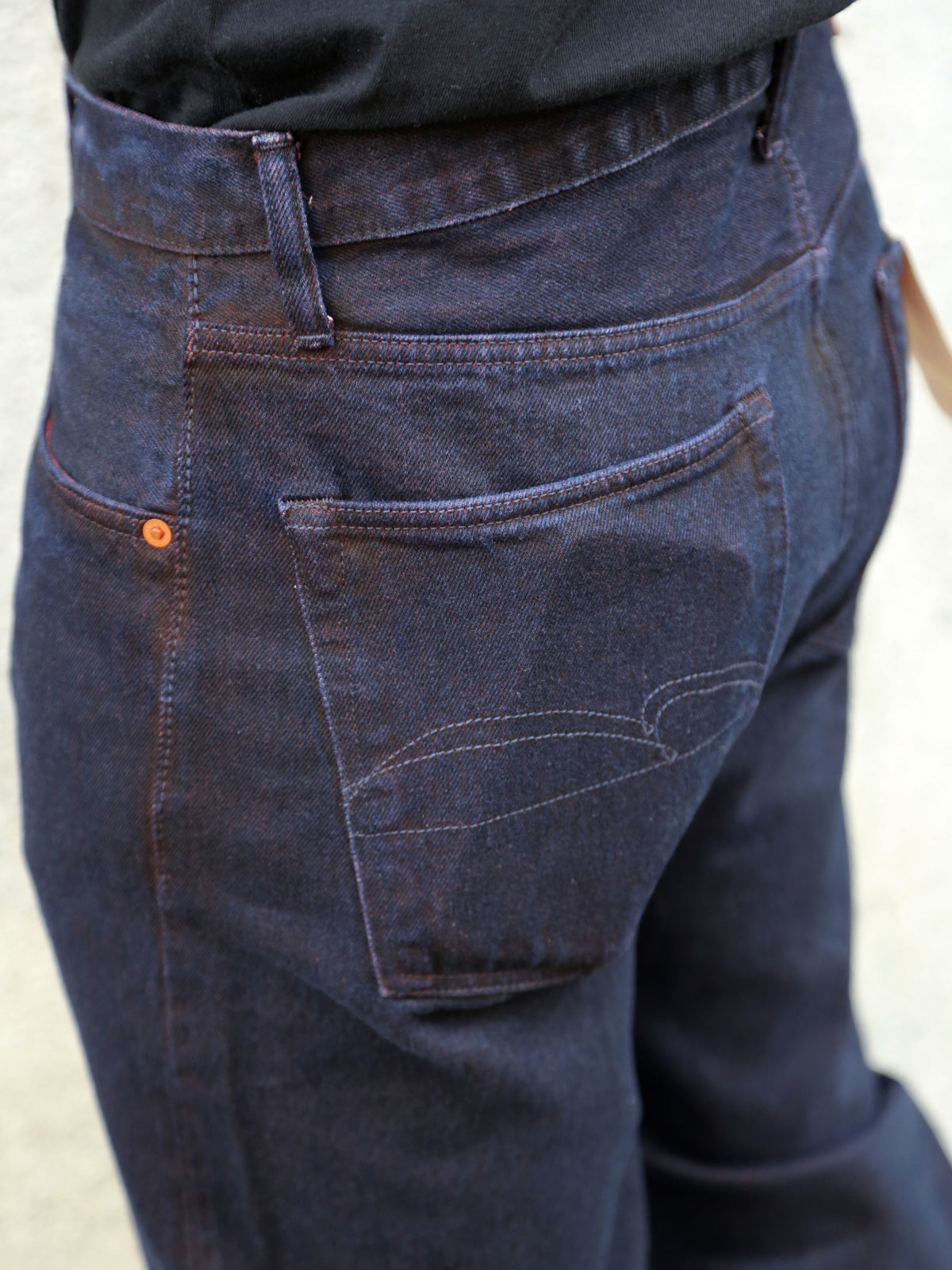 Studio d'Artisan “Bengara” Relaxed Tapered Jeans – Red (D1908)