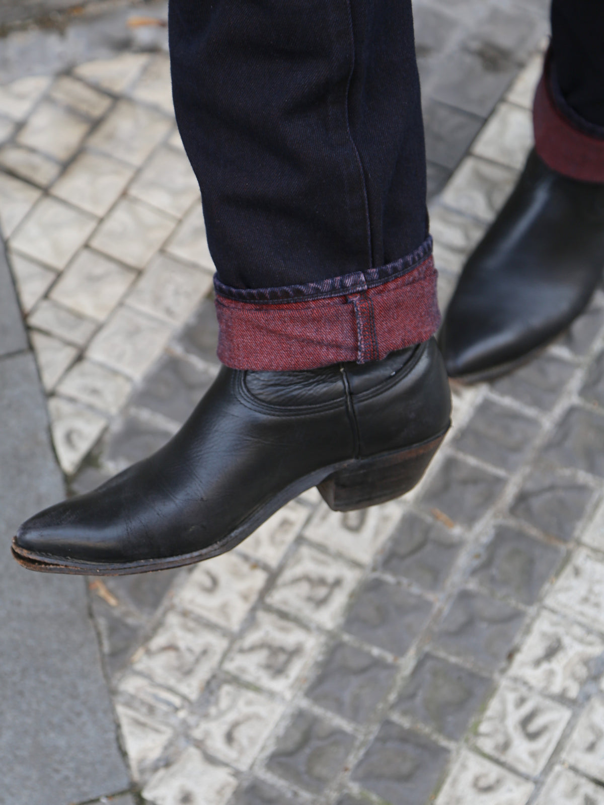 Studio d'Artisan “Bengara” Relaxed Tapered Jeans – Red (D1908)