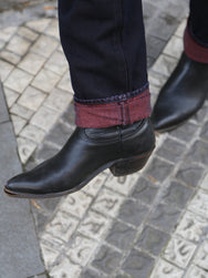 Studio d'Artisan “Bengara” Relaxed Tapered Jeans – Red (D1908)