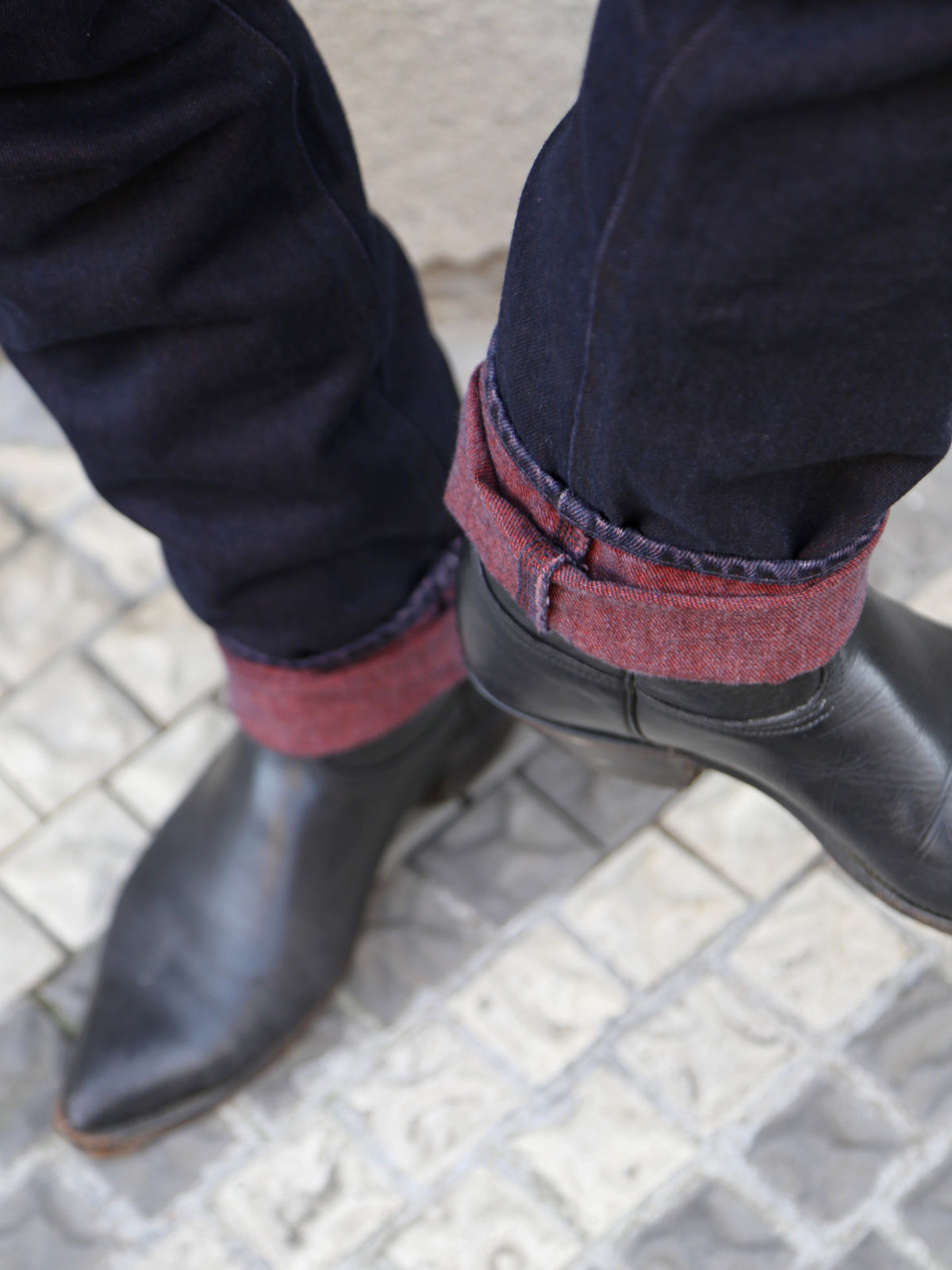 Studio d'Artisan “Bengara” Relaxed Tapered Jeans – Red (D1908)