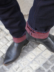 Studio d'Artisan “Bengara” Relaxed Tapered Jeans – Red (D1908)