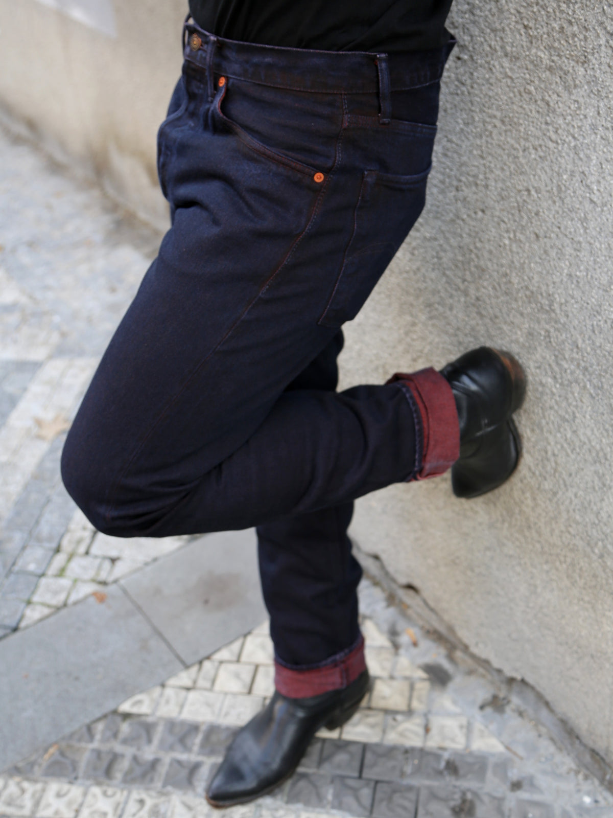 Studio d'Artisan “Bengara” Relaxed Tapered Jeans – Red (D1908)