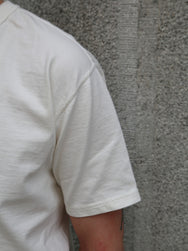 Studio d'Artisan Suvin Gold Henley – White (8174)