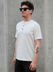 Studio d'Artisan Suvin Gold Henley – White (8174)
