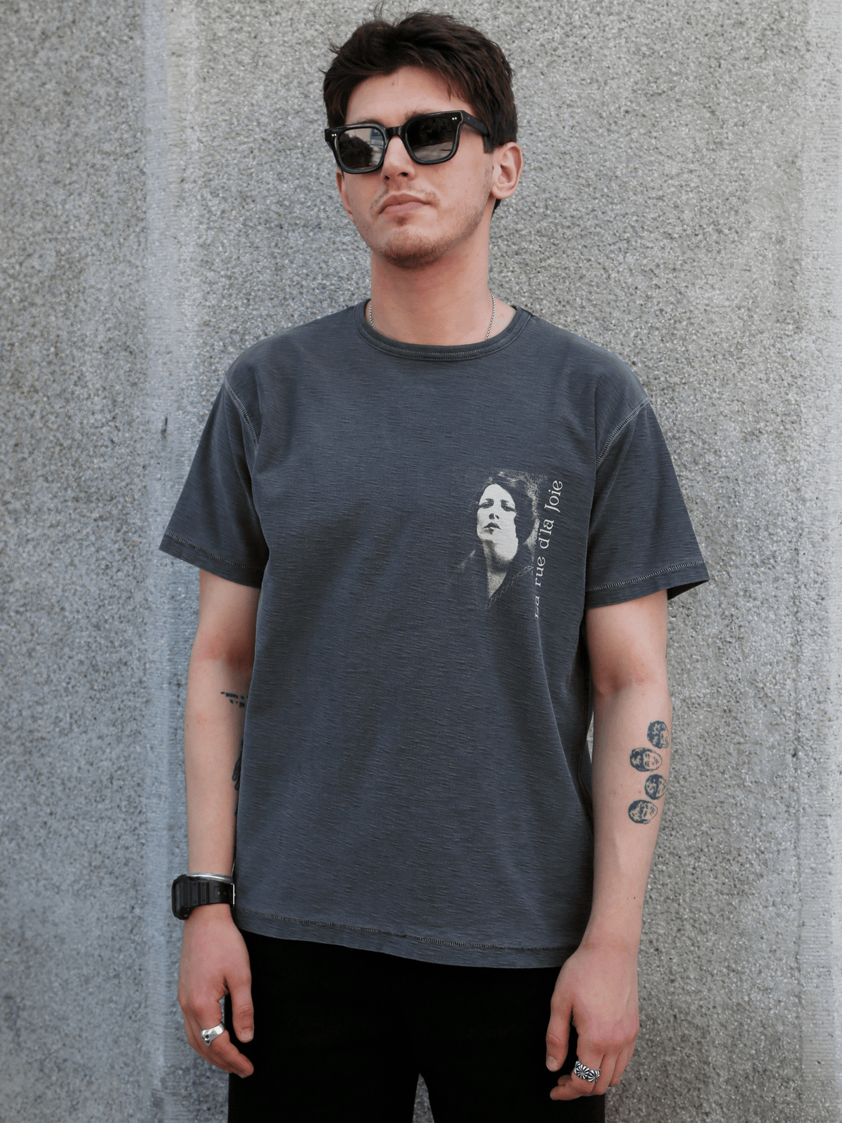 Fleurs de Bagne Tricot La Rue d’La Joie – Old Black (A-07911)