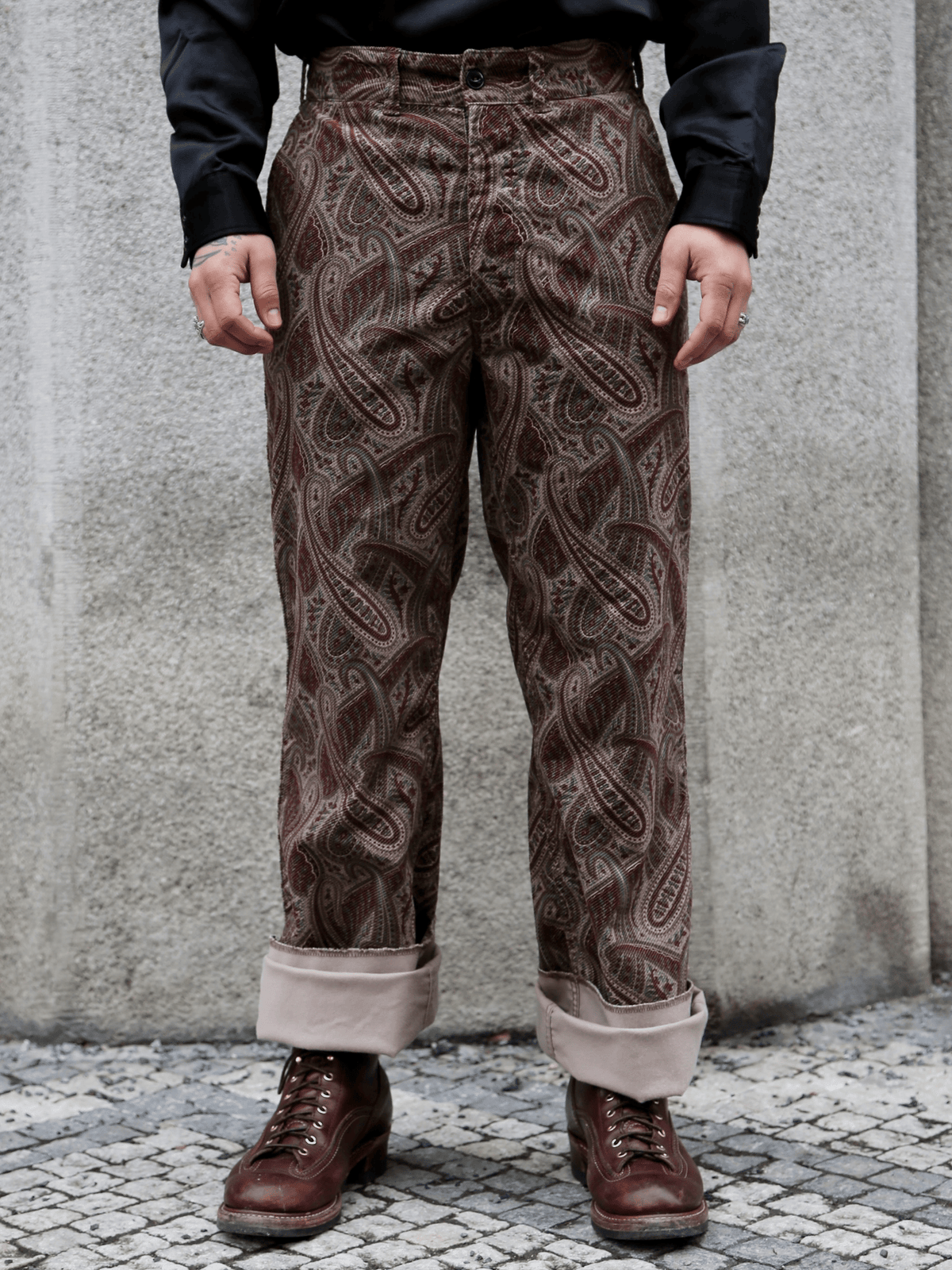 Black Sign Slant Cord Paisley Harbor Trousers – Sand Beige x Bordeaux (BSFP-25509)