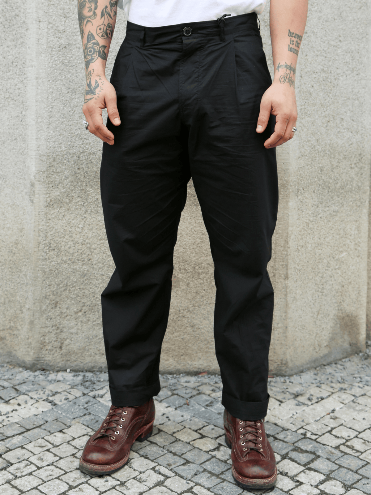 Hansen Garments SUNE Pleated Classic Trousers – Black Parachute (31-64-2)