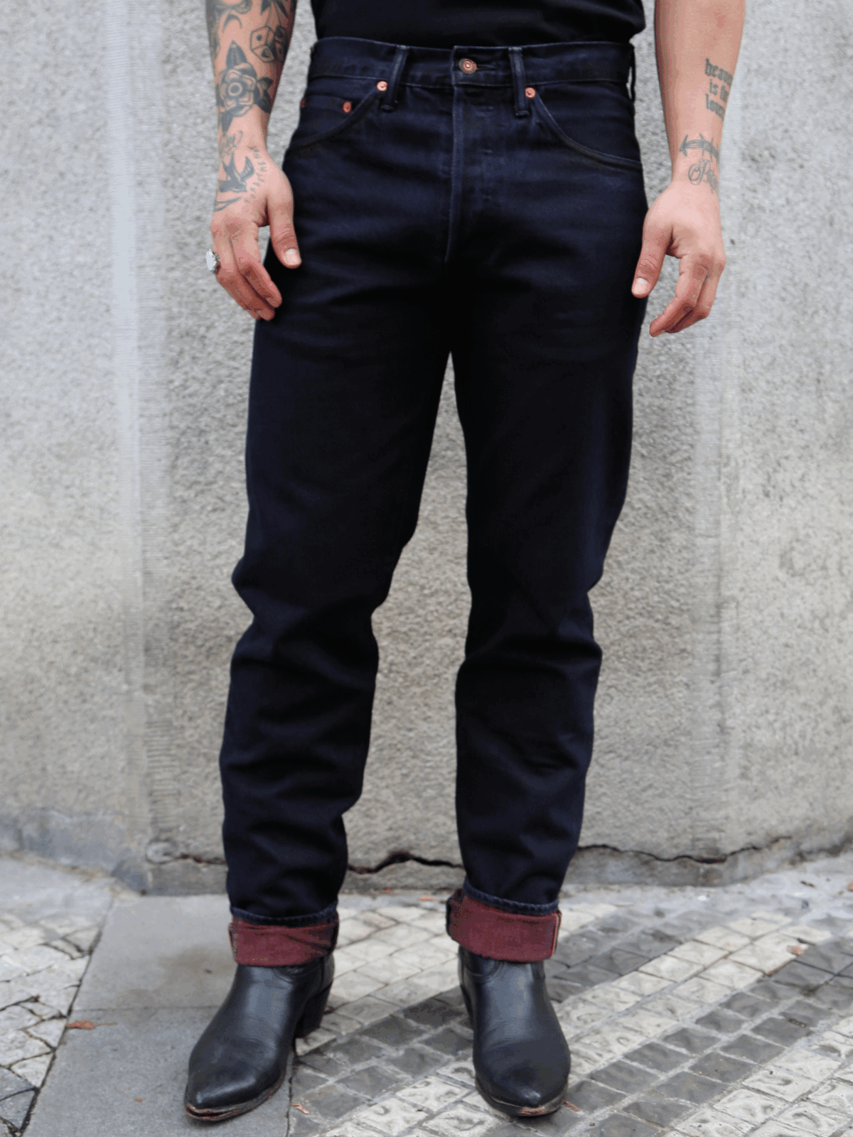 Studio d'Artisan “Bengara” Relaxed Tapered Jeans – Red (D1908)