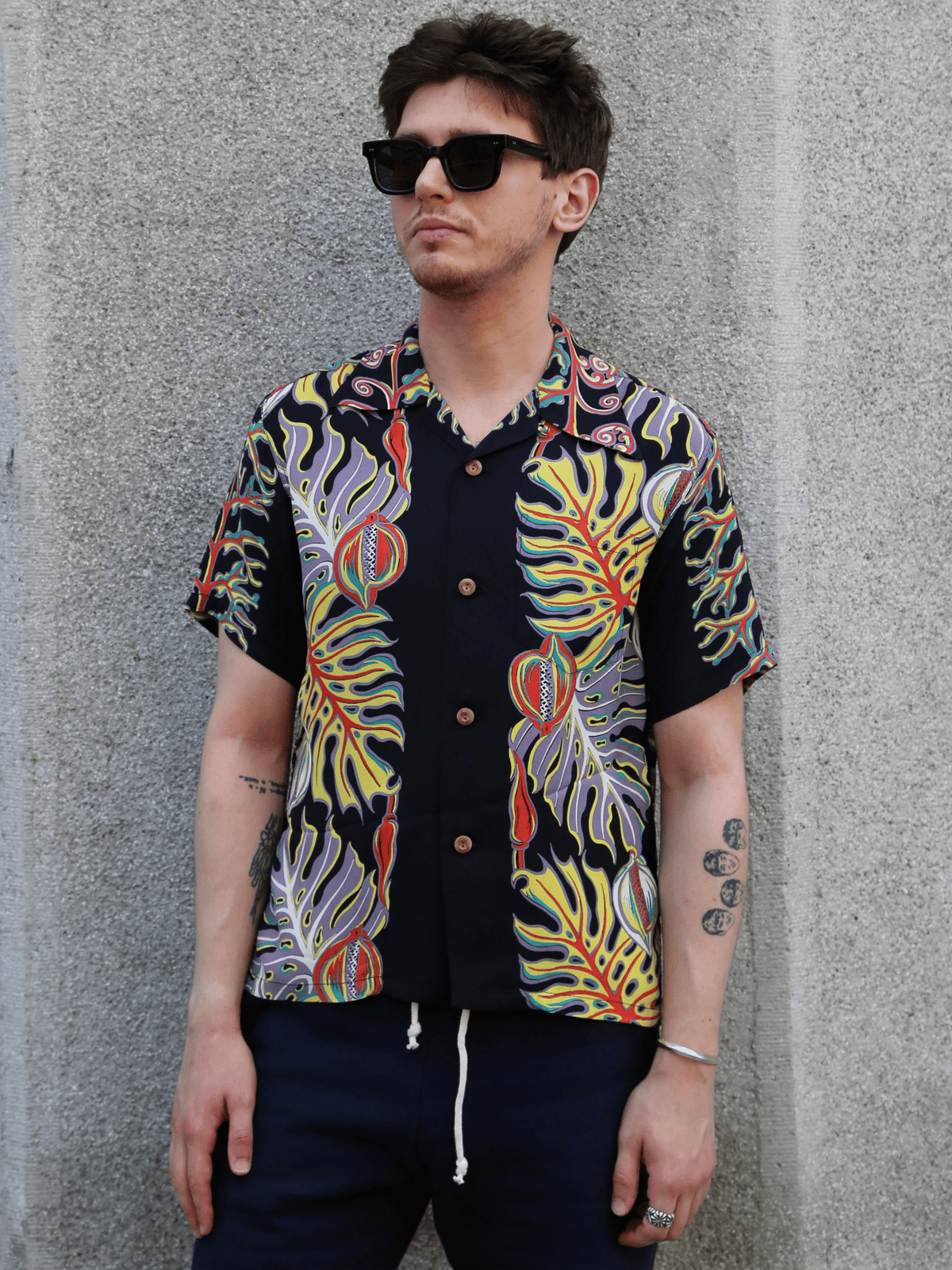 Sugar Cane Sun Surf “Monstera Border” SS Rayon Hawaiian Shirt – Black (SS39622-119)