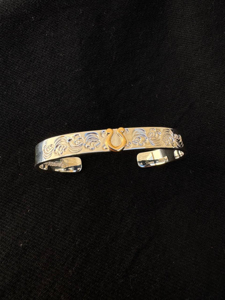 First Arrow's K18 Horseshoe 8mm Engraved Arabesque Bangle – (BR-389)