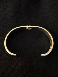 First Arrow's K18 Horseshoe 8mm Engraved Arabesque Bangle – (BR-389)