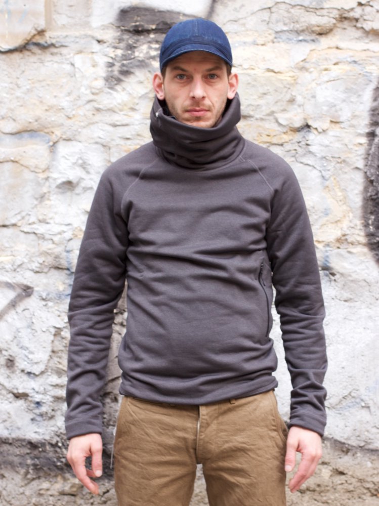 Tilak Poutník Raven Turtleneck Charcoal
