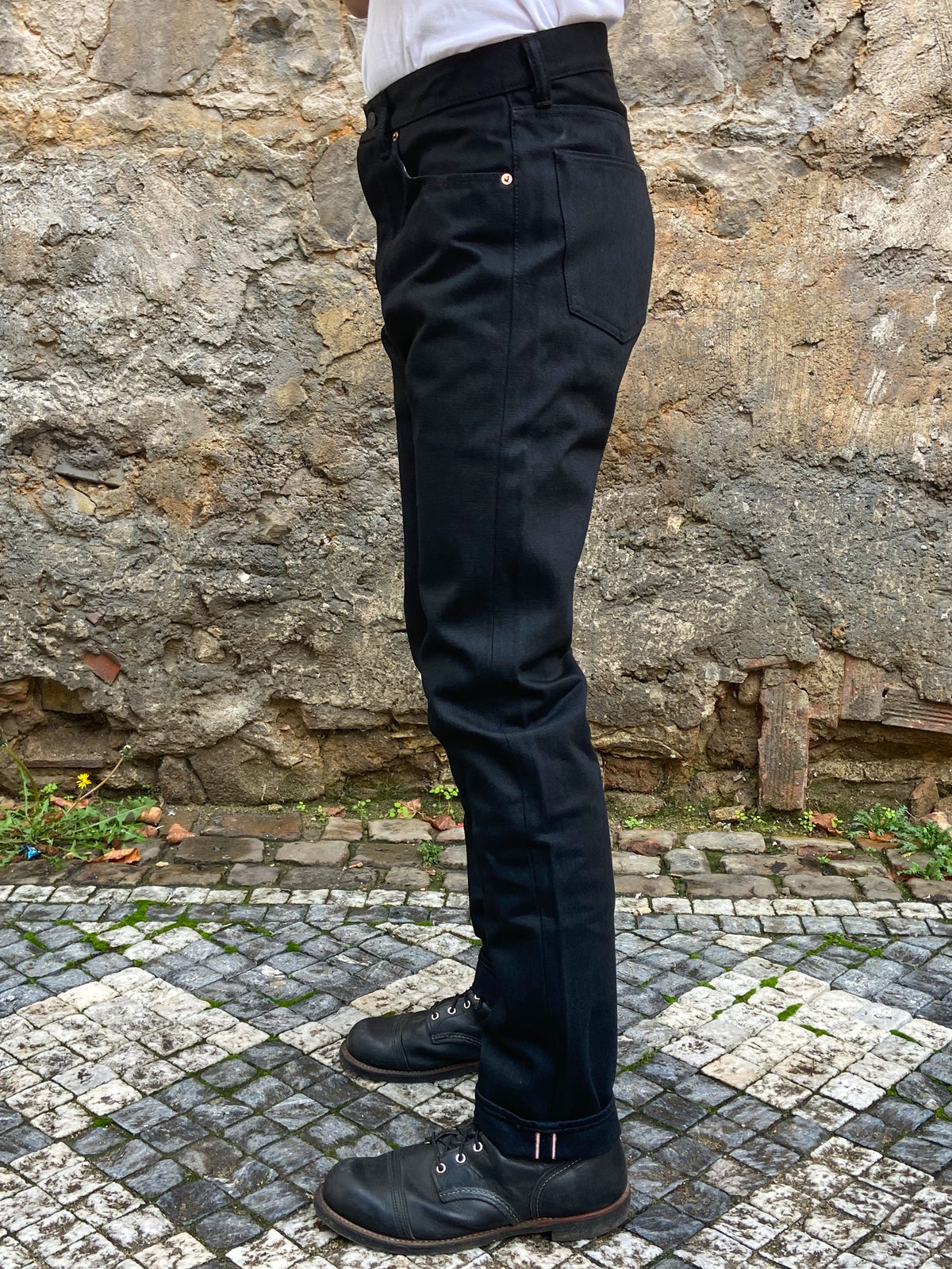 Momotaro Jeans 0605-B 15.7oz Black Selvedge Denim - Natural Tapered Fit