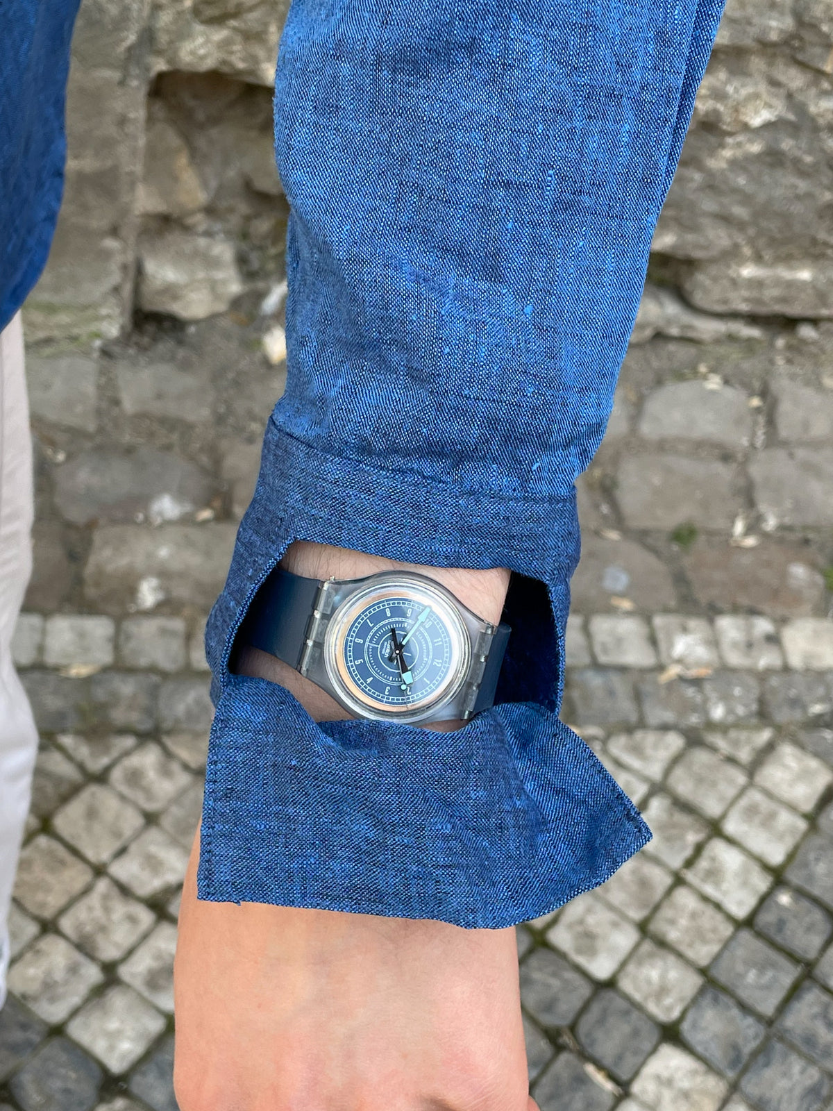 Black Sign French Linen Watch Cuffs Shirt / Sapphire Blue