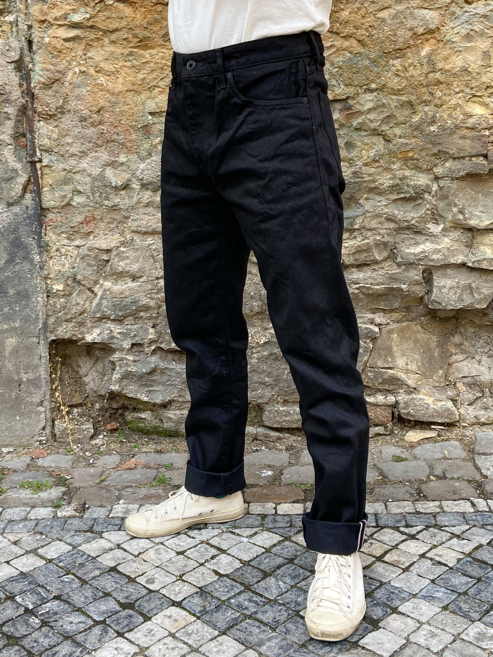 GUSTAVE Slim Tapered + Black Selvedge Jeans
